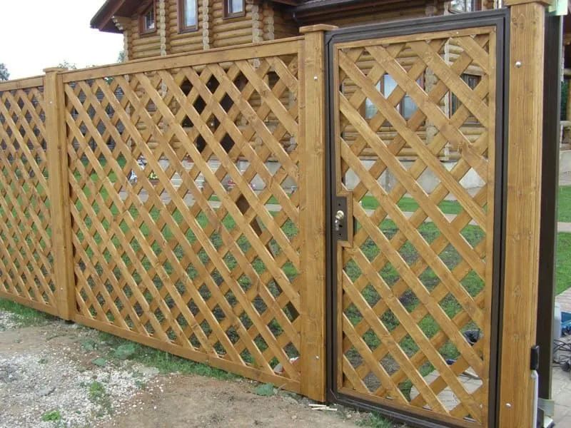 1rzran91mpz39g40h963nm059yd62q83.jpg Забор Решетка из дерева с калиткой — изображение 1