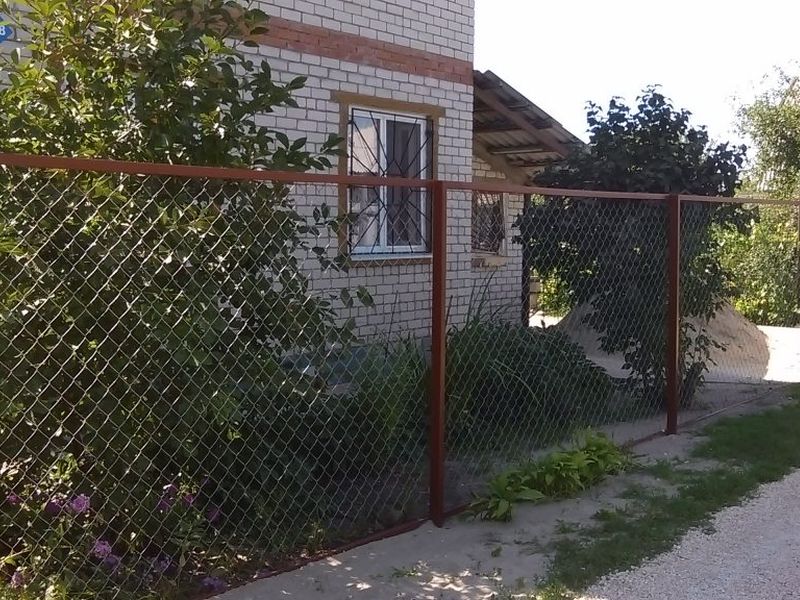 516a443dq5tbccjky4eamer4d4t3z42d.jpg Забор из сетки на металлическом каркасе для дома — изображение 1