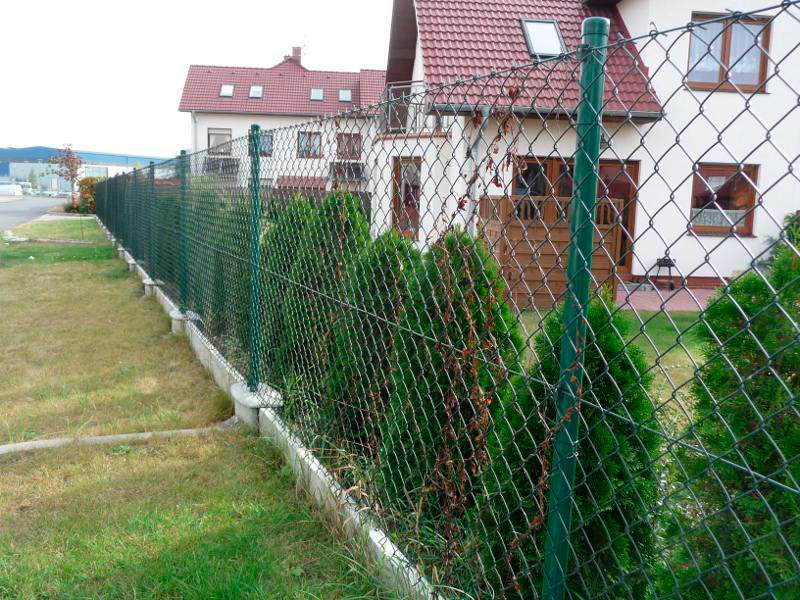 86jgwa289fq87z22kqqffovdwd9l68fa.jpg Забор из сетки рабицы зеленый — изображение 1