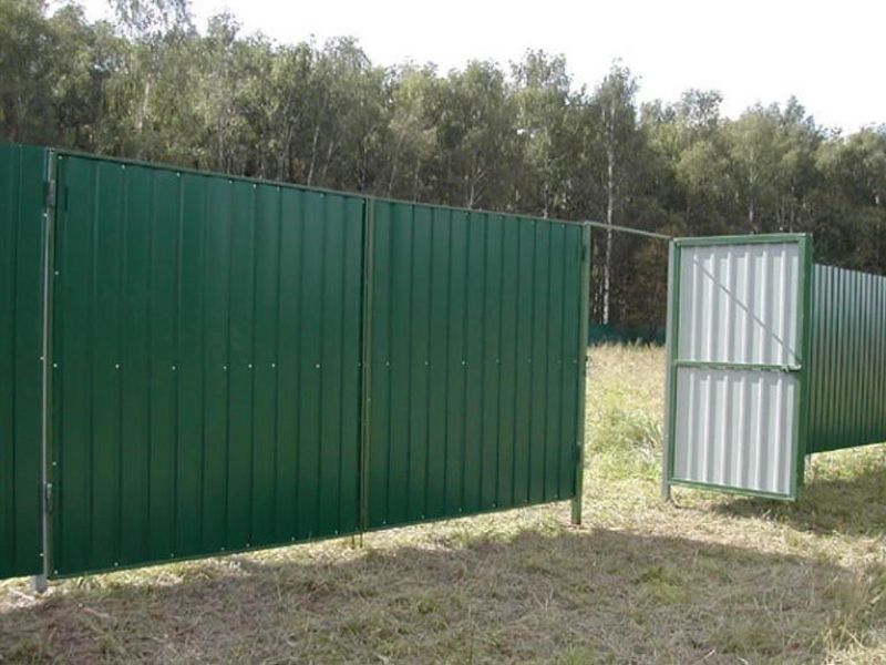 fbfuep0q8rznxeef9d188rnuardkxco6.jpg Распашные ворота на металлических столбах из профнастила — изображение 1